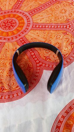 wireless bluetooth 4.1 headphones with mic for gaming or music.