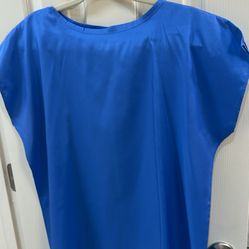 Beautiful High End Silky Boutique Blue Top Great 