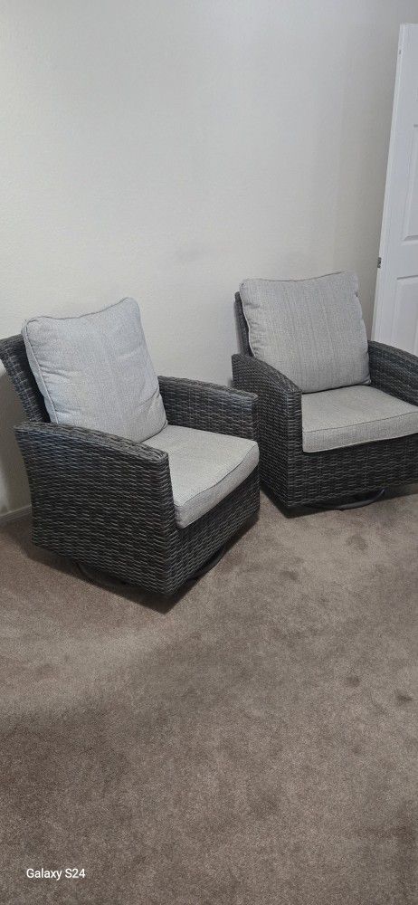 Bungalow Outdoor Swivel Chairs