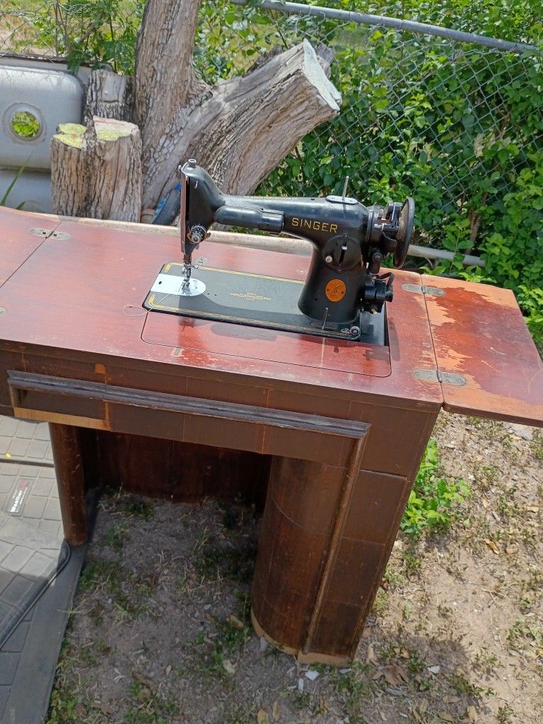 Singer Antique Sewing Machine.