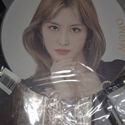TWICE MOMO PICKET