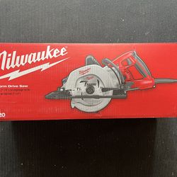Milwaukee 7 1/4” Worm Drive Saw