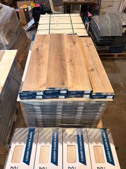 Vinyl plank flooring ✨