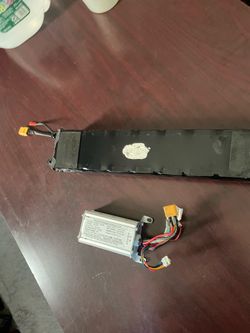 Scooter battery and scooter controller