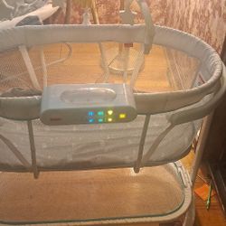 Fisher PRICE BASSINETTE