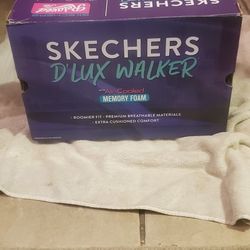 SKECHERS Dlux WALKER