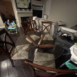 Round Dining Table With Chairs