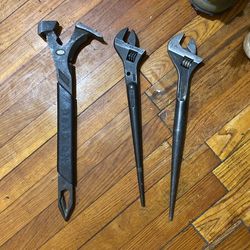 1 Hammer 2 Wrenches