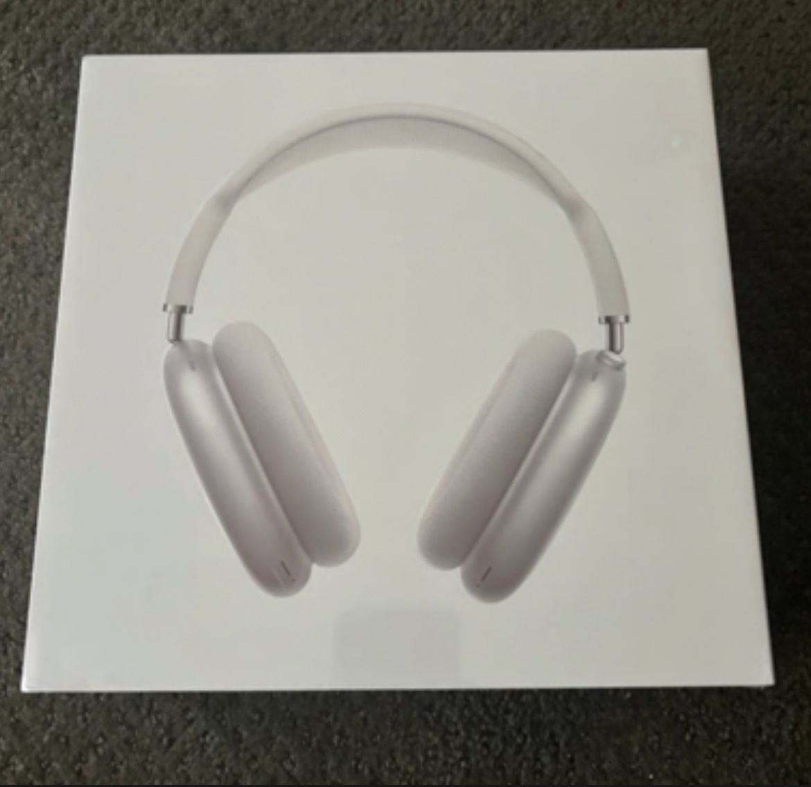 Silver Airpod Max