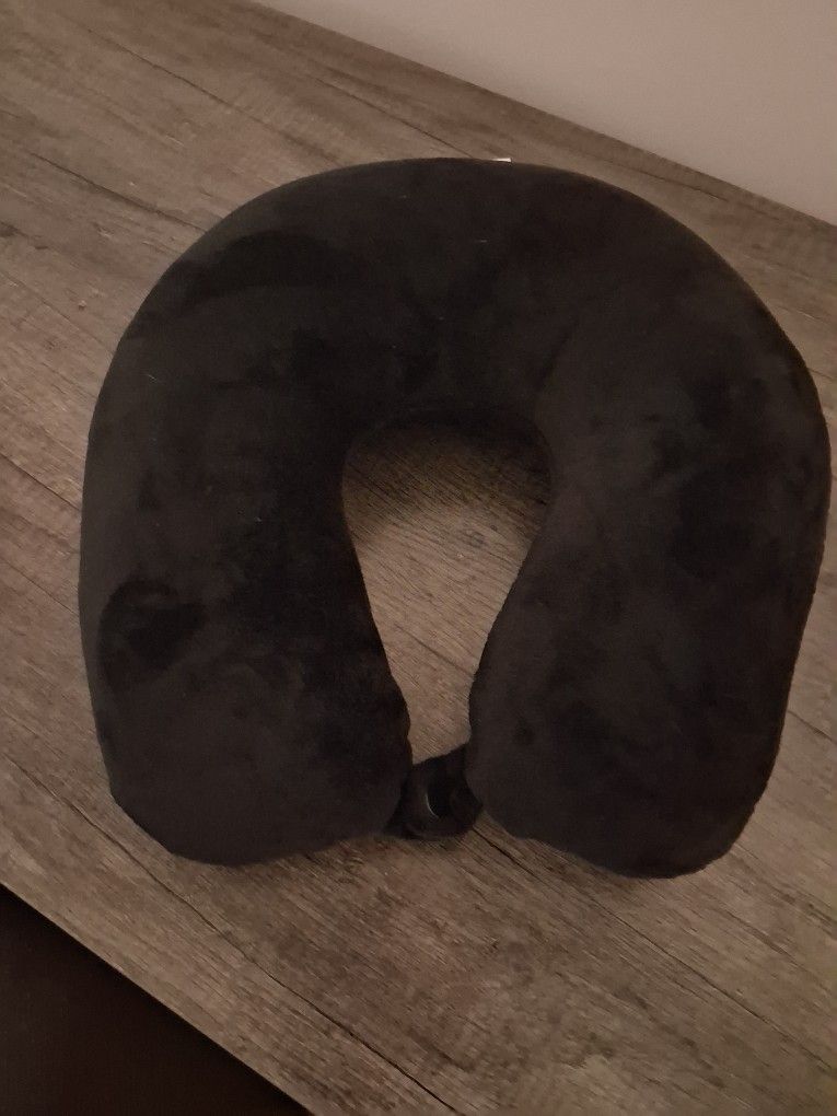 Neck Pillow With Buttons