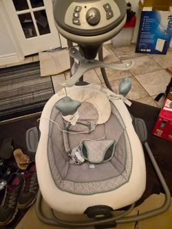 Graco Baby Swing and bouncer