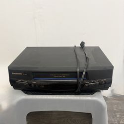 Panasonic OMNIVISION PV-945H VHS Player Recorder VCR 