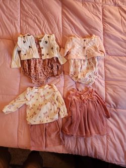 Baby girl clothes 0-3 months - Like new