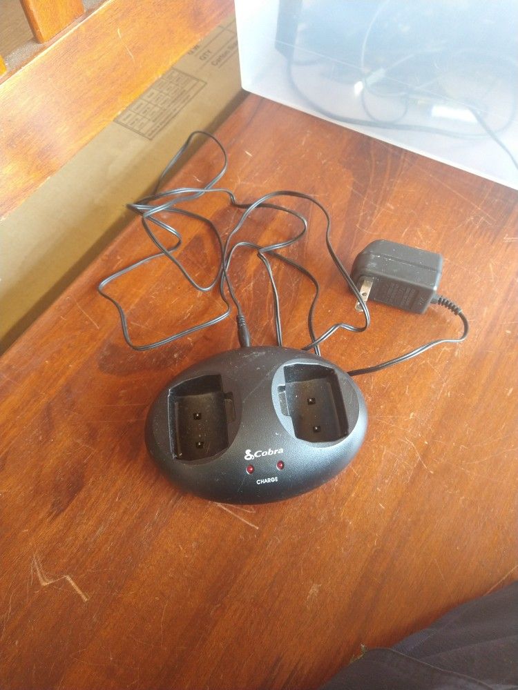 COBRA RADIO CHARGER -NO RADIOS