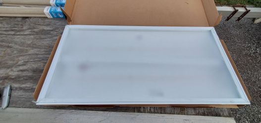 2gtl4 4400 lp840
NIB 8 Lithonia Lighting 2x4 Ft white LED lay in Troffer Prismatic lens 4000k 4400 lumen .Dimmable
Retail. $107 Selling $75ea
