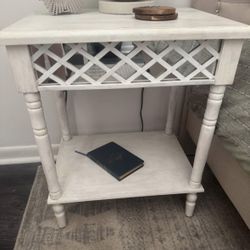 Set of 2 Nightstands