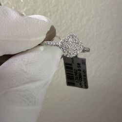 Size 8 - 925 Sterling Silver Ring With Moissanite