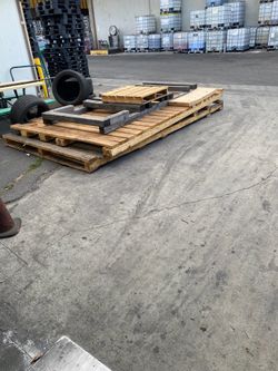 Free large pallets