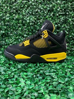 Air Jordan 4 Thunder