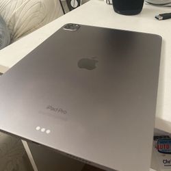 iPad Pro 11 With Apple Keyboard And Pencil 