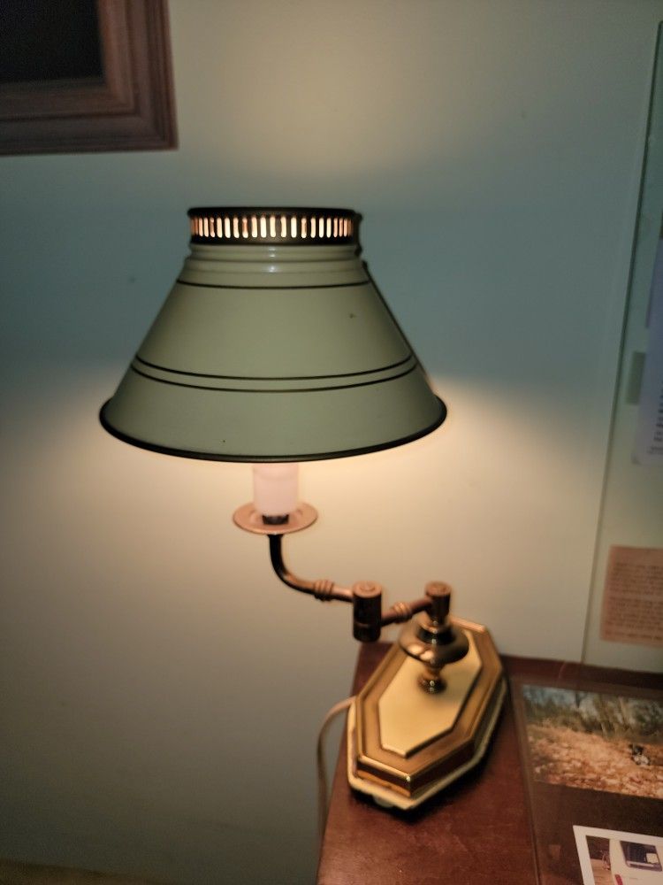 Vintage Ainsley Lamp