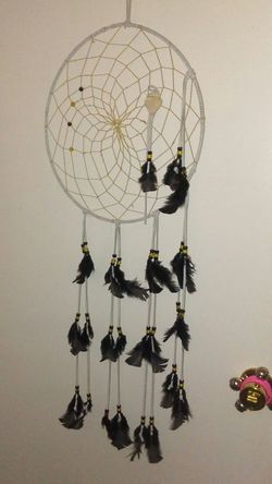 LARGE WHITE DREAM CATCHER/BLACK FEATURES
