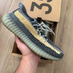 Yeezy 350 Ash Blue Size 9.5 
