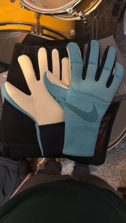 Nike Keeper Gloves