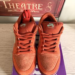 Nike SB Dunks Low Pro Mystic Red