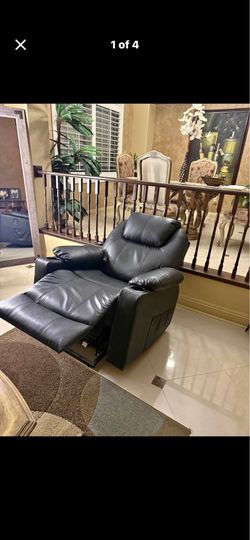 Beautiful elegant upscale luxury Plush All Electric power Recliner Lift Chair