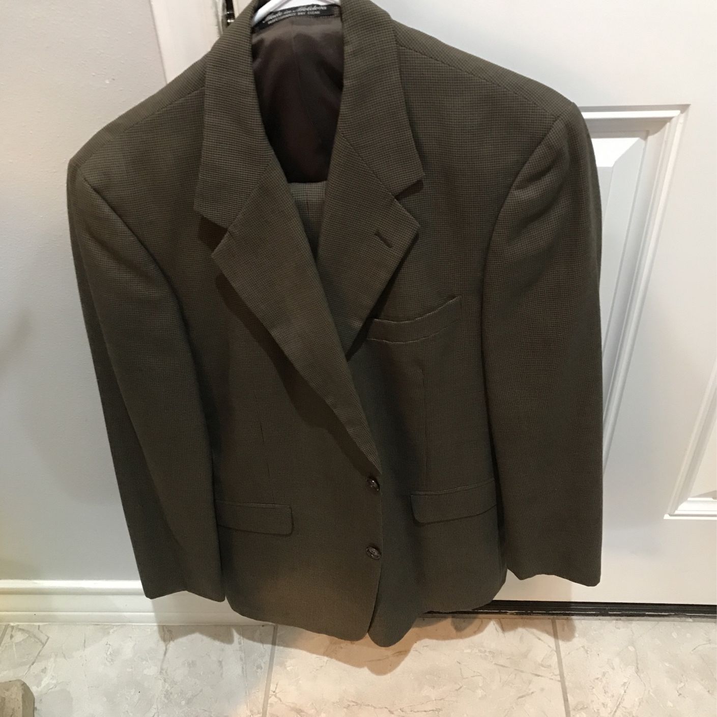 Very Nice Green With Small Black Checks Suit Coat (38R) + Pants (31/32R)
