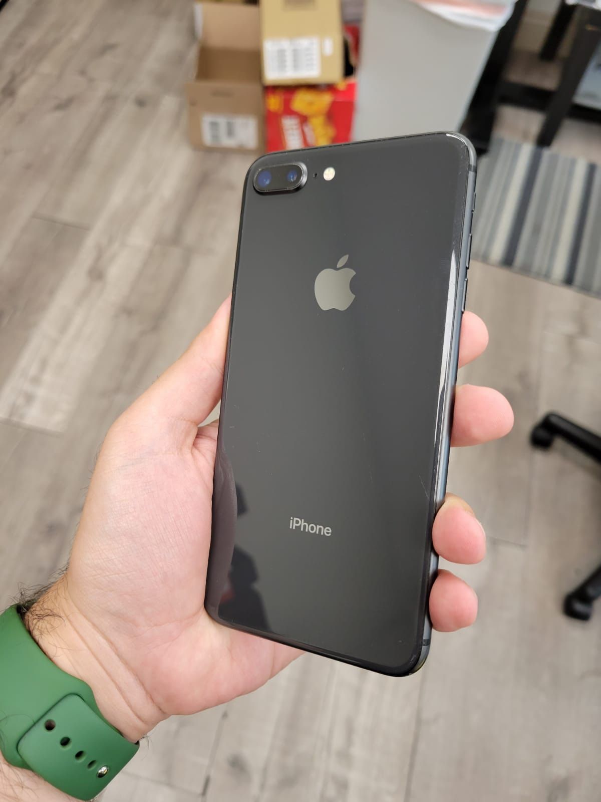 iPhone 8 Plus - 64GB ( MetroPCS And T-Mobile )