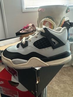 Air Jordan 4 Retro (TD) “Military Black” – Toddler Size 9C – Used