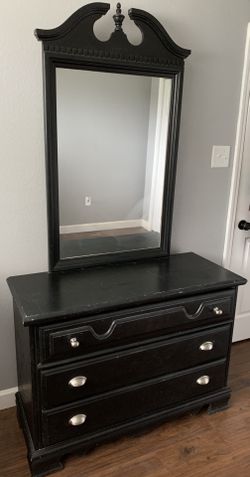 Bassett Dresser with Mirror and Side Table Drawer