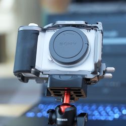 Sony ZV-E10 ii with Smallrig cage
