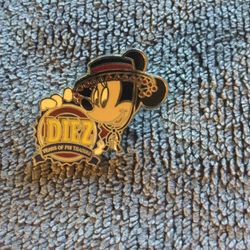 2009 Disney 10 years of pin trading commemorative pin