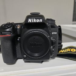 Camera Nikon D7500