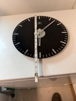 Vtg 14”’Silver & Black Glass INFINITY Battery Operated Wall Clock Works Great Operated Wall