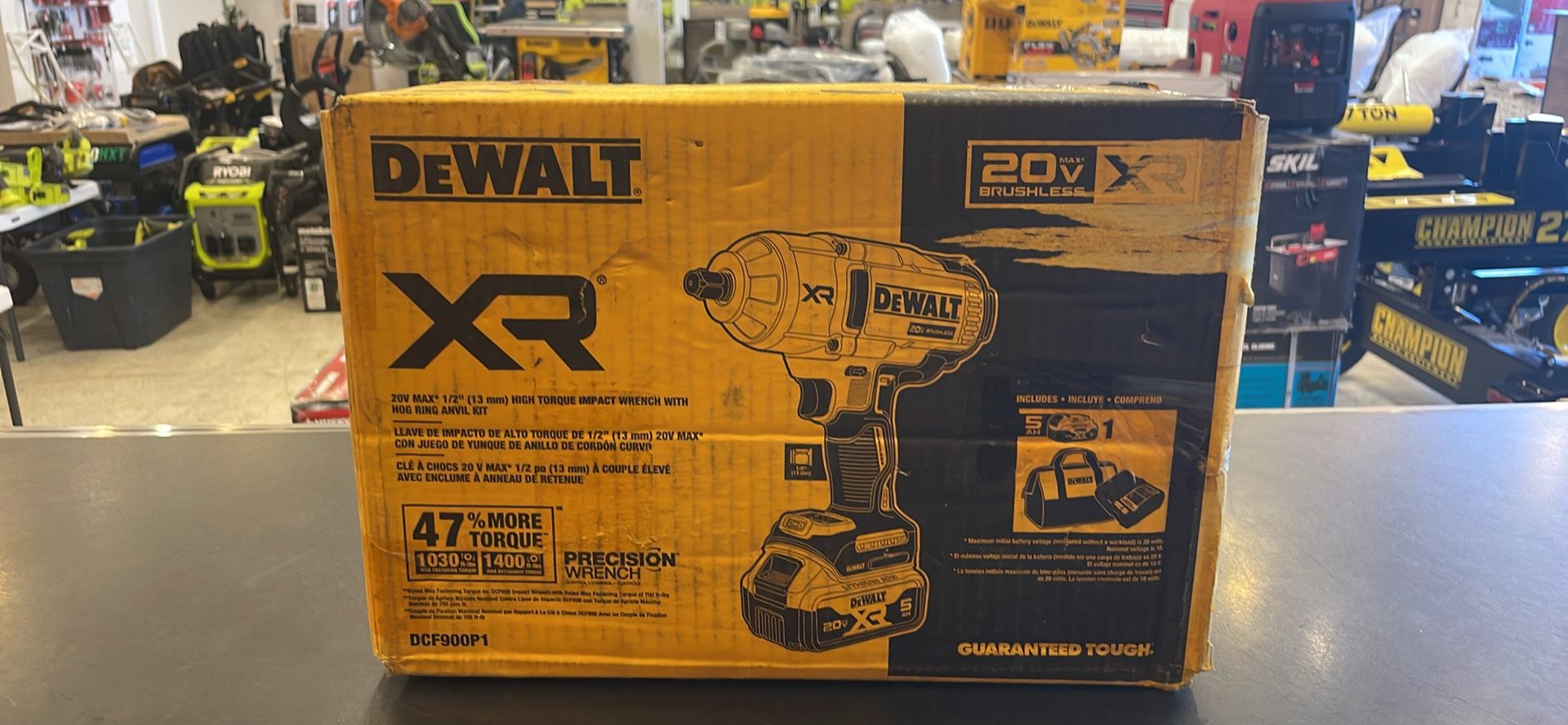DEWALT 20V MAX Lithium-Ion Cordless 1/2 in. Impact Wrench Kit DCF900P1