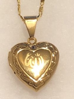 Women’s 14 kt gold plated heart shaped religious Allah necklace 22” no refunds