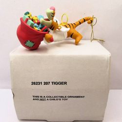 Christmas Magic Collectible Ornament Disney DCO Tigger (26231 207)