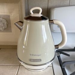 RETRO ELECTRIC KETTLE FOR INFUSIONS AND HERBAL TEAS