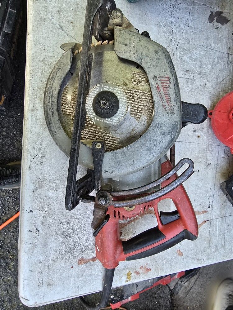 Milwaukee 7 1/4 Worm Drive Saw