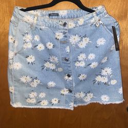 Woman’s Skirt NEW SIZE 10