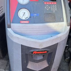 I just saw this, i can come in the next hour