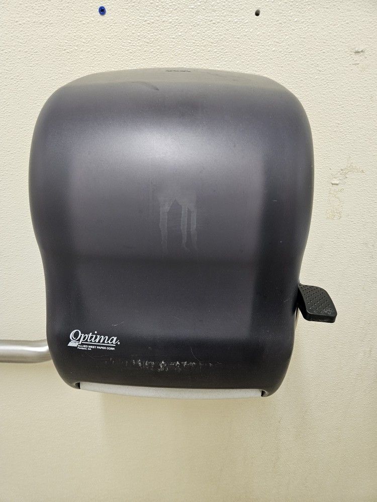 Commercial Lever Roll Paper Towel Dispenser in Black