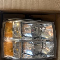 07- 13 Silverado Passenger Headlight