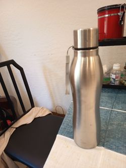 Stainless steel bottle (34 oz).