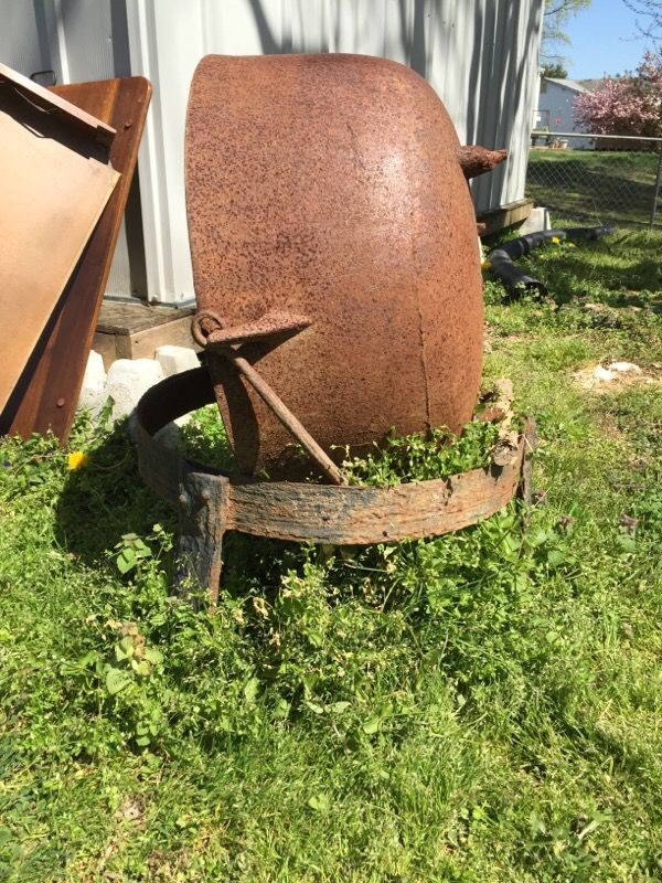 Antique 20 gallon cast iron pot and tripod