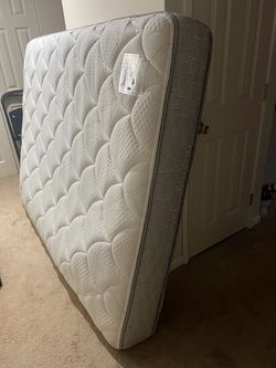 Serta Queen Size Mattress